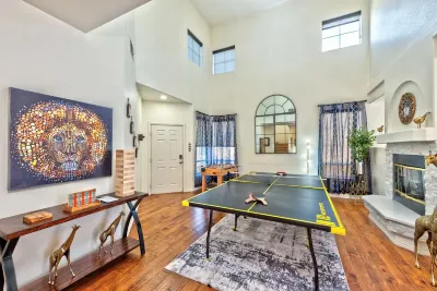 Stylish Modern Villa! 4 Bedrooms 2.5 Bath. Hoteles en 