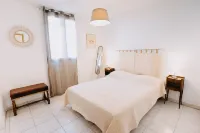 VILLA with stunning views and private access to Lake Esparron de Verdon