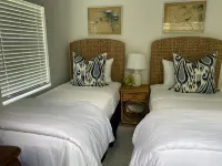 Tropical Getaway 4 miles from Beach