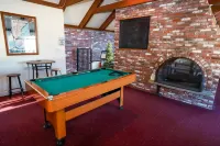 Mountainside Estate. Private Indoor Pool, Near Ragged Mtn Sunapee, Sleeps 28