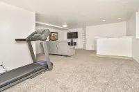 Spacious 5-Bedroom House in Boise Sleeps 12, Treadmill, Fantastic Location.