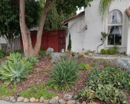 Clean Private Bedroom,Bathroom. Private entrance. Lovely Gated Neighborhood. Hotels in Vista