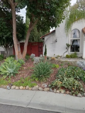 Clean Private Bedroom,Bathroom. Private entrance. Lovely Gated Neighborhood.