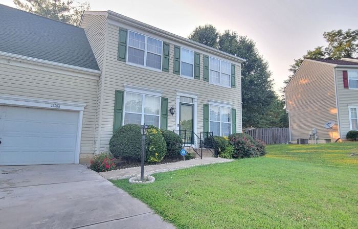 Clean, spacious, and Cozy Basement Apartment for a memorable HomeAway experience