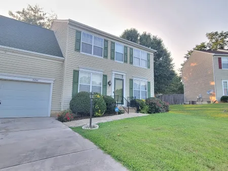 Clean, spacious, and Cozy Basement Apartment for a memorable HomeAway experience Отели в г. Траянгл