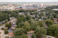3 blocks from the University of Iowa Kinnick Stadium & Hospital