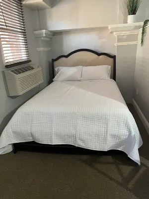 Studio in the heart of historic downtown Hotels near JCPenney