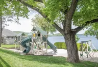 Candlewood Isle Cabin ~Dog-Friendly ~Lake Access~ Beach, Tennis, Basketball