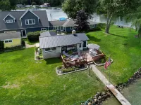 Cozy contemporary Lakefront Cottage Hotels in Branch County