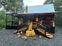 Luxurious and Rustic “Wolf Ridge Lodge” with Hot Tub - Sleeps 6 at Wolf Pen Gap