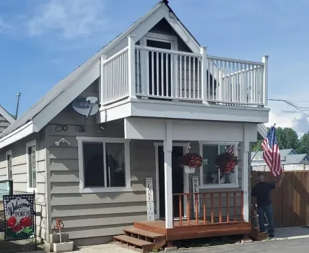 Cozy Romatic Family Mountain Retreat Close to ALL!!