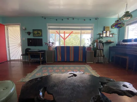 Musician/Artist Ranchito with Nature Views and Close to Town Отели рядом с достопримечательностью «Юкка Вэлли Элементари Скул»