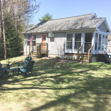 2-bedroom cottage just 3 minutes drive to Moody Beach