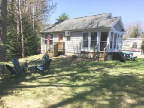 2-bedroom cottage just 3 minutes drive to Moody Beach