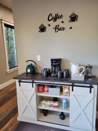 Cozy, remodeled townhome retreat in downtown Historic Wallace!