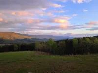 Spacious Mountain Home: Pickleball, King Beds, Lg Kitchen, Arcade,Hiking, Remote