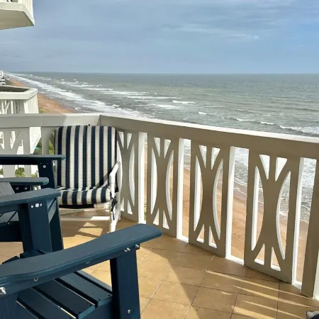 Dreams Come True! Charming 2-bedroom beachfront condo in delightful Ormond Beach