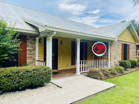 In the heart of Cajun country! Entire home with pool.