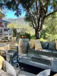 Mountain views. Montecito, Beach, Santa Barbara, large home. Separate Studio. - โฮมสเตย์