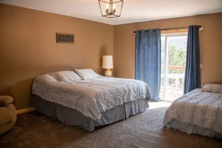 Large Lakefront Home On Beaver Lake - Sleeps 15