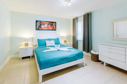 Hallandale House/5 min to Beach/BBQ/close to Miami Hotels in Hallandale Beach