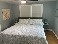 Beachy Bungalow in the heart of Dunedin; 5 minute walk to downtown