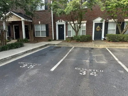 Georgia Dawg House! Game weekend, business travel, this condo has it all!