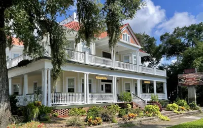 In the Heart of Apalachicola~Walk Everywhere~Ebony Rouge Suite~Majestic Jewel