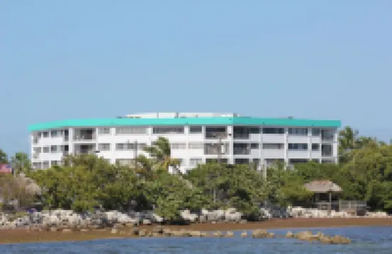 Oceanfront Property in Kawama Tower with Elevator, Lagoon and 2 Heated Pools