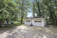 Klinger Lake Cove - Sleeps 16-24 - 5-Star
