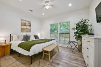 Cozy Cottage: Steps from LSU & Minutes to Downtown