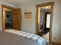 Cozy cabin near all the attractions in the Heart of the Hills! Pet friendly!