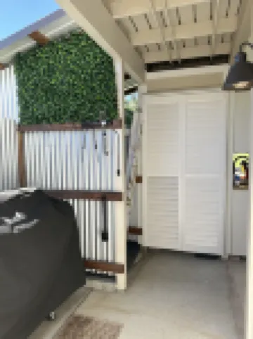 Rivendell Oasis-Peaceful garden setting with private hot tub close to waterfalls