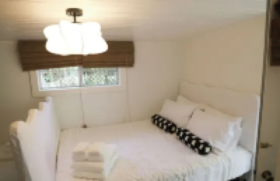 North End, 3 Br Luxury Cottage, Pet Friendly, Private Road, 5 Min Walk to Beach