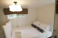 North End, 3 Br Luxury Cottage, Pet Friendly, Private Road, 5 Min Walk to Beach