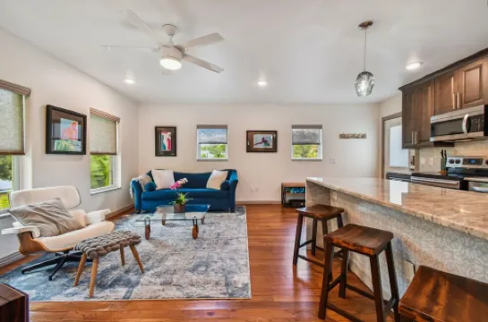 Modern Pool House Oasis