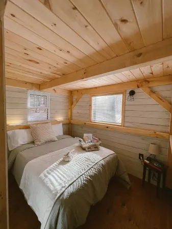 COZY PSU Rustic Tiny Home and Fishing Retreat