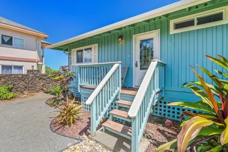 Exquisite Oceanfront Home, 4 Bedrooms, 2 Baths, Central A/C, Sleeps 8 Отели в г. Капаа