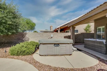 Backyard Luxury with Private Pool and Hot Tub on Golf Course