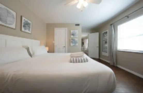 Pool - Free Parking - Apartment - 500 Feet from Beach