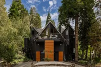 Modern Chalet w/Lakeview + Hot Tub -@TrinityHomeLA 4300+sq ft