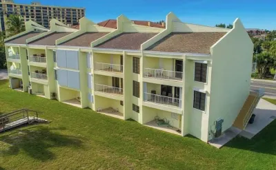 Cozy beach condo steps away from the beach! Hotels near Little Jim Bridge Park