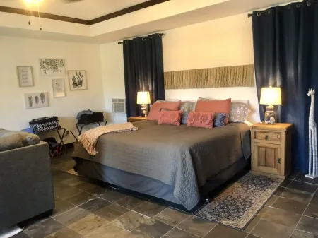 Family Friendly Spacious home on the Paluxy River