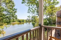 Beautiful 1-bedroom condo downtown with fitness room, river view, and a POOL!
