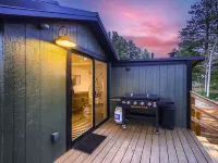 Stylish 2-bedroom Cabin with Breathtaking Mountain Views + Hot Tub Hotels in Bailey