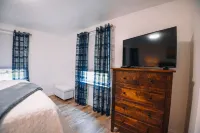 Grandma’s Place - Steps from Downtown Sugarcreek Hotels in Sugarcreek