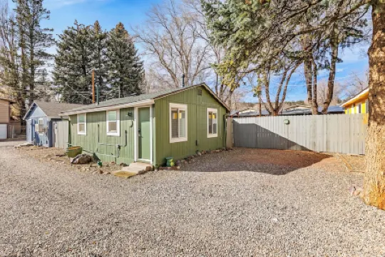 Downtown Green Gable Bungalow with AC, Fully Fenced Yard, W/D, 2 Smart TVs, WiFi