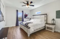 Skeeter's Place- Luxurious Back Bay Biloxi Abode! Fishermen's Paradise!
