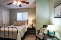 Waterfront Home •Private Pool•Boat Dock•Good Fishing •Golf •Memories Hotels near The Farmhouse