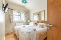 Meadow View lodge - Sleeps 4/5 with private hot tub
